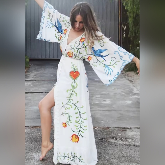 Bohemian White Maxi Dress with Floral Embroidery - Picture 5 of 12